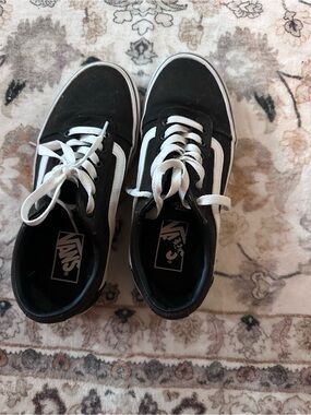 Women’s vans size 7